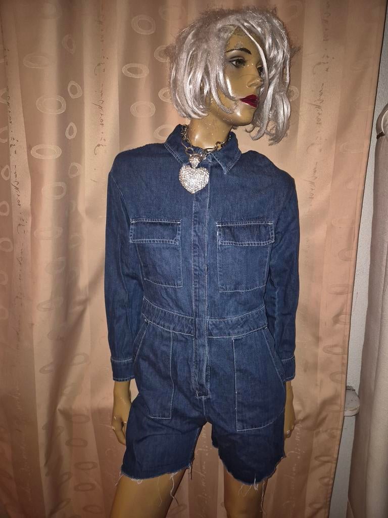 Denim jumpsuit met korte broek van bershka maat XS zgan, Kleding | Dames, Jumpsuits, Blauw, Zo goed als nieuw, Maat 34 (XS) of kleiner