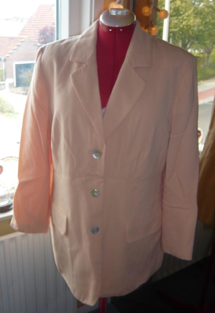 Vintage gevoerde 100% scheerwol abrikozen kleur jas/colbert, Ophalen of Verzenden, Gedragen, Maat 42/44 (L), Overige kleuren