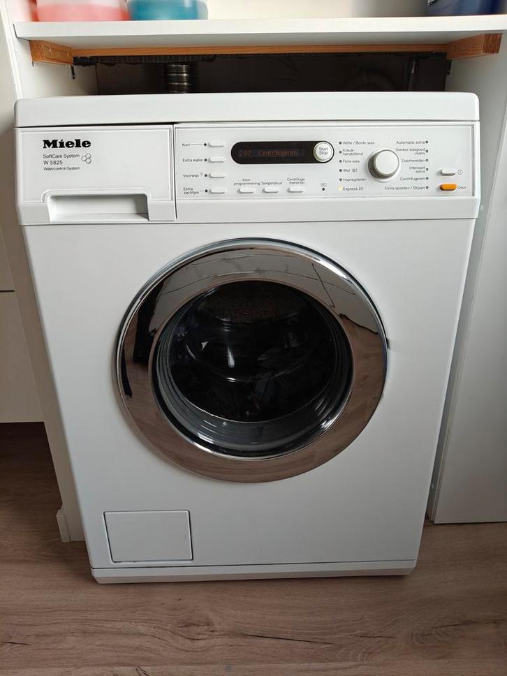 Miele W5825 SoftCare System Wasmachine - Werkt prima, Witgoed en Apparatuur, Wasmachines, Gebruikt, Voorlader, 6 tot 8 kg, 85 tot 90 cm