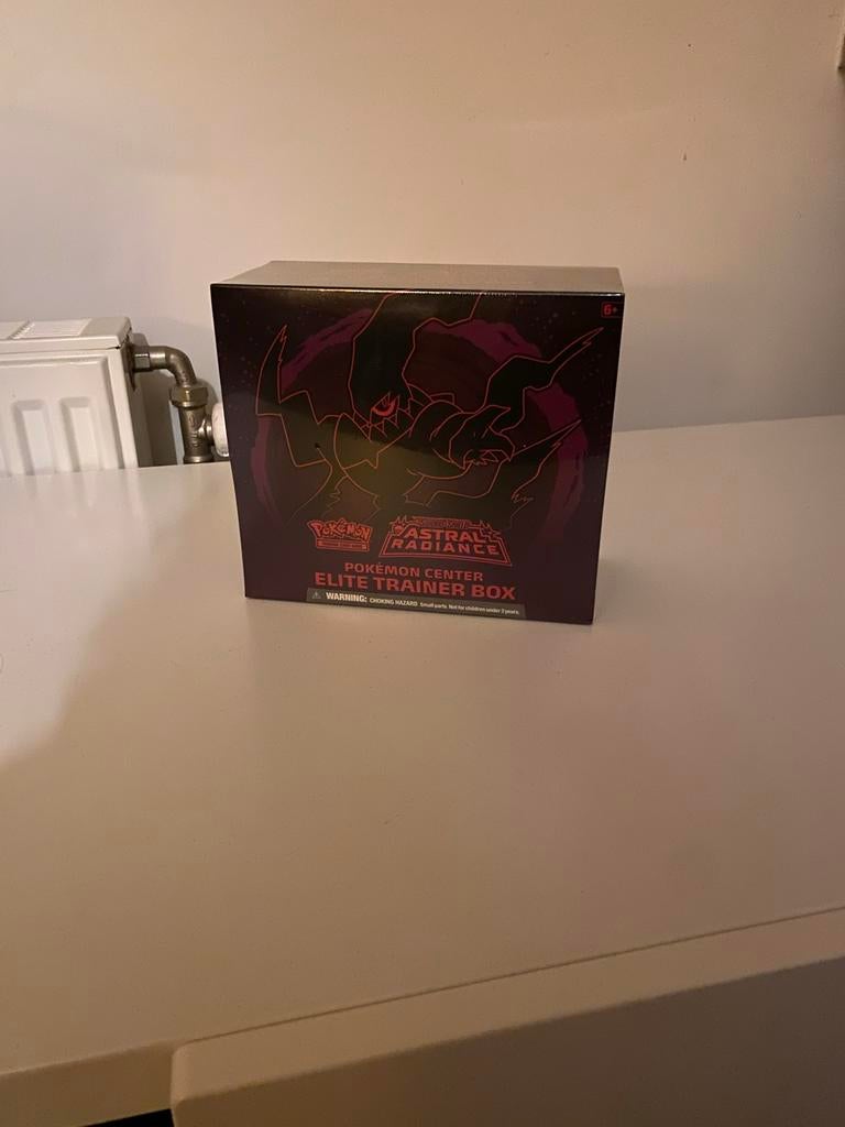 Astral Radiance Pokemon Center Elite Trainer Box - Sealed, Hobby en Vrije tijd, Verzamelkaartspellen | Pokémon, Ophalen of Verzenden