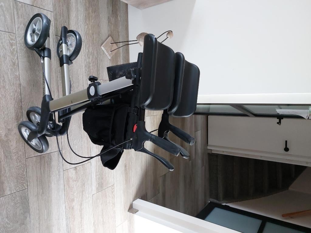 Rehasense in hoogte verstelbare rollator, Ophalen, Opvouwbaar, Zo goed als nieuw