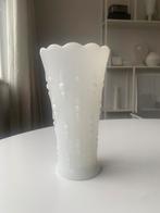 Vaas wit opaline / opaalglas, Ophalen of Verzenden