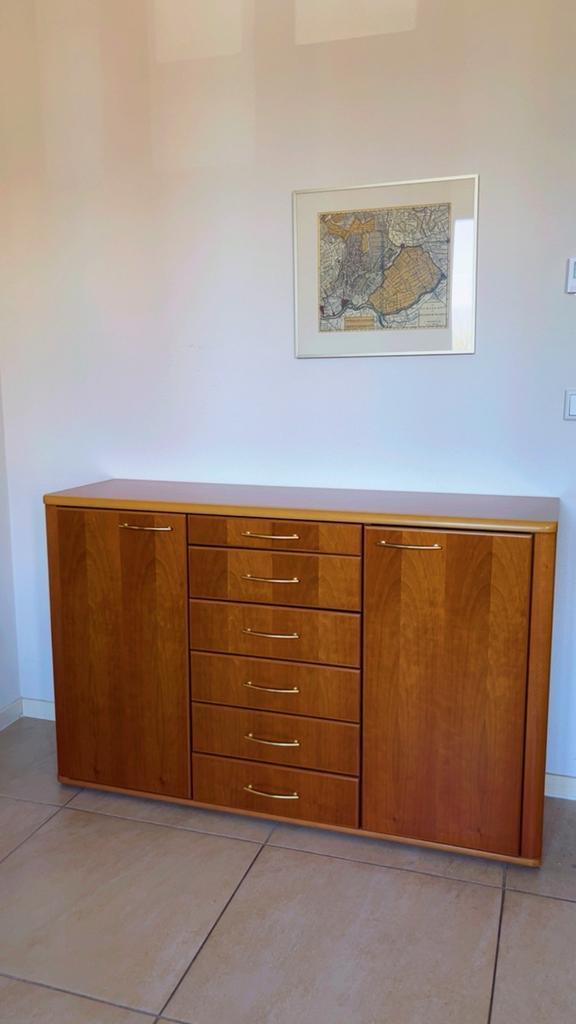 Groot dressoir notenhout, Huis en Inrichting, Kasten | Dressoirs, Zo goed als nieuw, 25 tot 50 cm, Ophalen