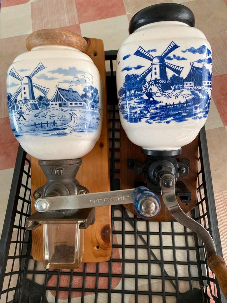 Set van 2 antieke Delfts blauwe koffiemolens, Antiek en Kunst, Antiek | Keukenbenodigdheden, Ophalen of Verzenden