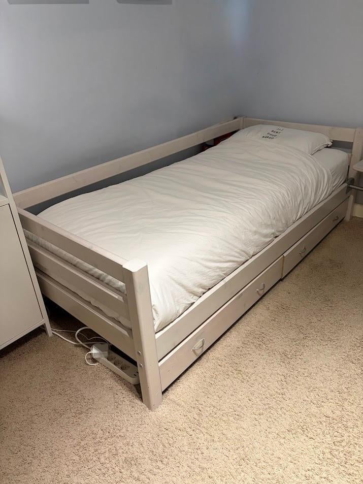 Flexa bedbank whitewash (90x200) + lades & aanhangtafel, Ophalen, 85 tot 100 cm, Gebruikt, Lattenbodem