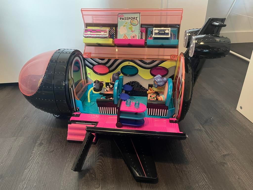 LOL Surprise Vliegtuig 4 in 1, Kinderen en Baby's, Speelgoed | Poppen, Ophalen of Verzenden, Zo goed als nieuw, Overige typen