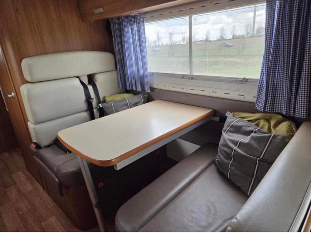 Caravans And Camping 5-6