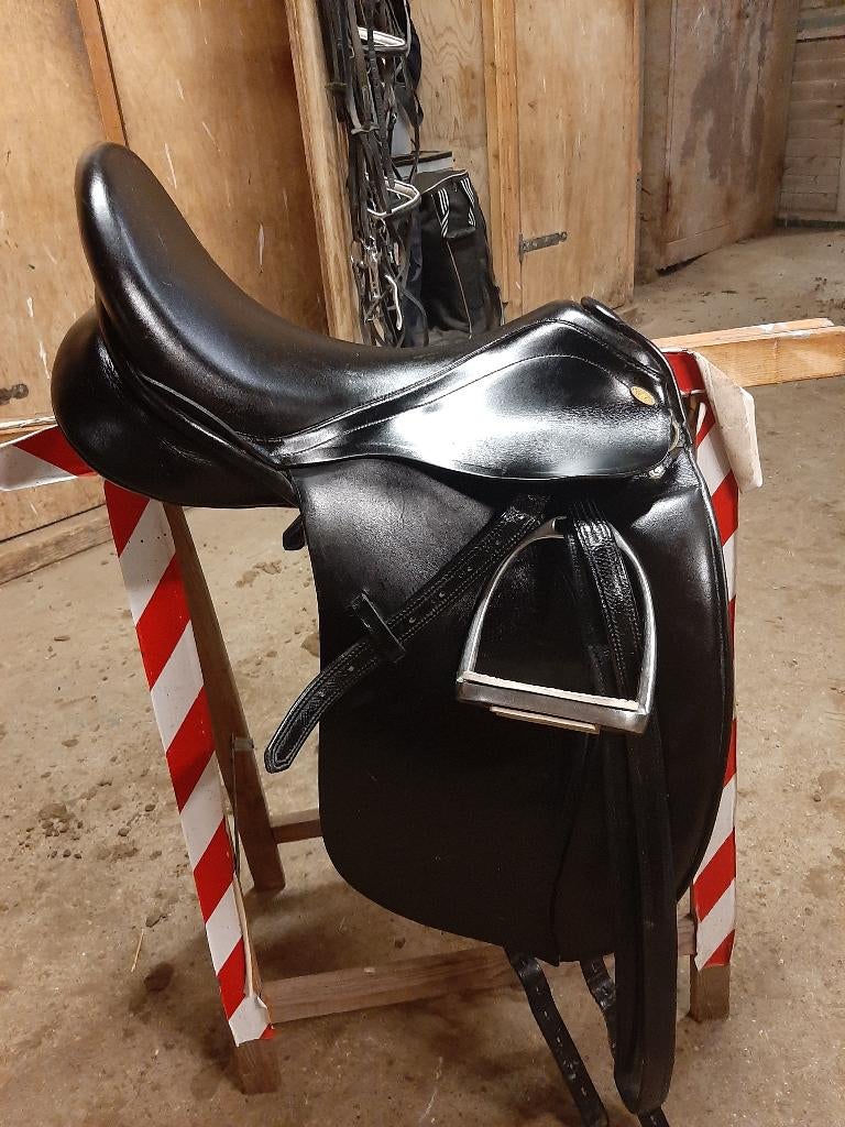 Kentaur Penelopa dressuurzadel 18 inch, Dieren en Toebehoren, Ophalen of Verzenden, Gebruikt, Dressuur