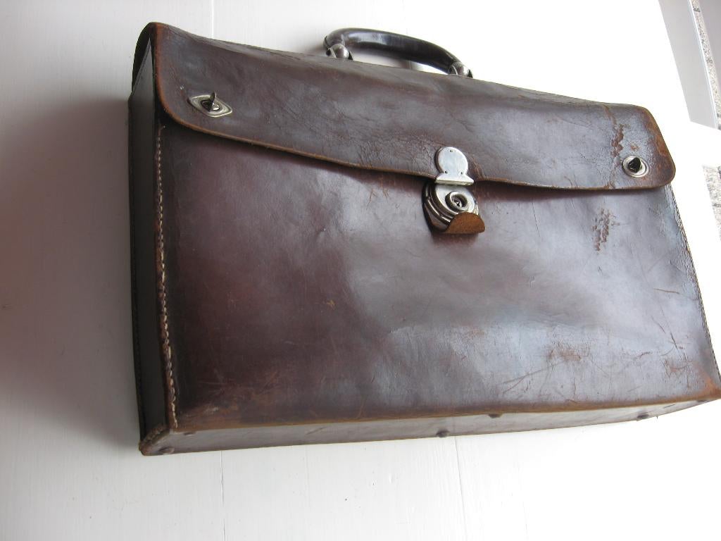 Oude leren tas voor oldtimer brommer jaren 50 - 60, Fietsen en Brommers, Brommeronderdelen | Oldtimers, Ophalen of Verzenden, Gebruikt