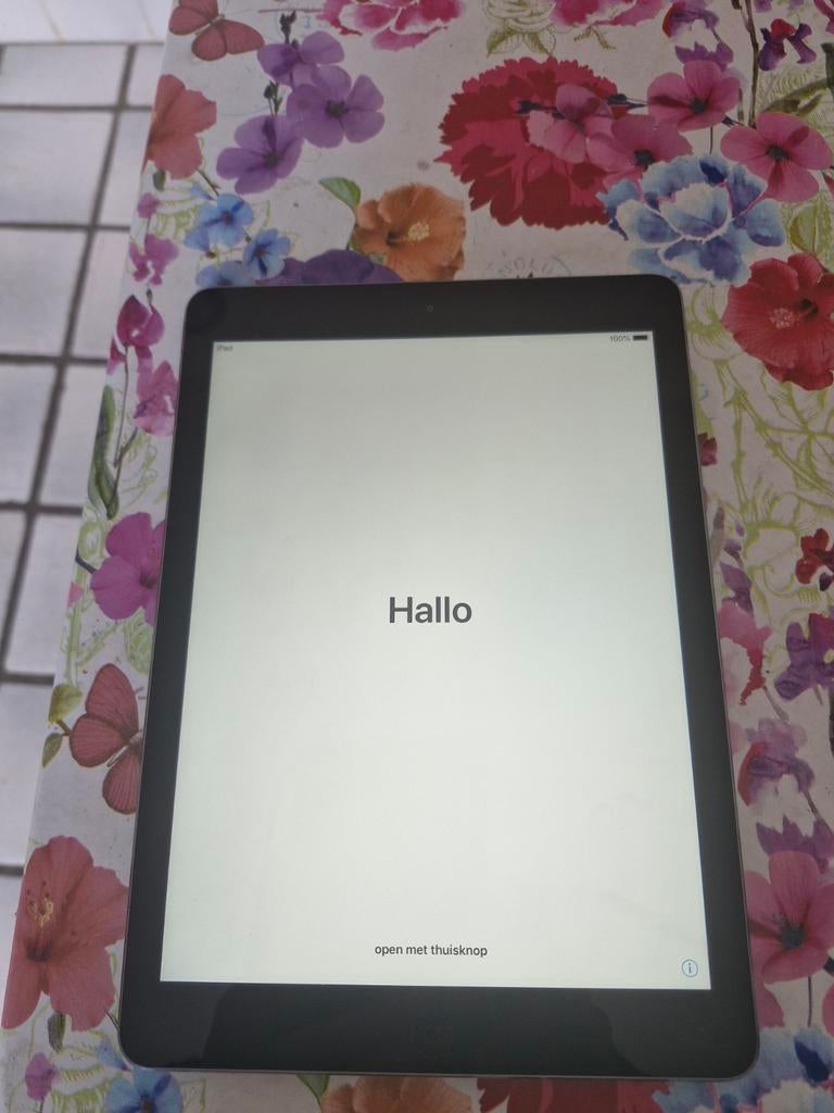 Apple Ipad Air met nieuwe smart keyboard case, 10 inch, Gebruikt, 32 GB, Zwart