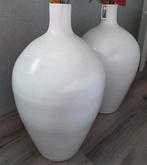 Twee prachtige grote witte vazen, als nieuw!, Huis en Inrichting, Woonaccessoires | Vazen, Ophalen, Zo goed als nieuw, Wit, 50 tot 75 cm