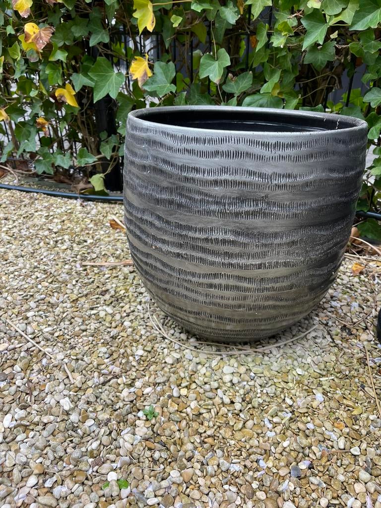 Bloempot antraciet, Tuin en Terras, Bloempotten, Ophalen, Rond, Binnen, Zo goed als nieuw
