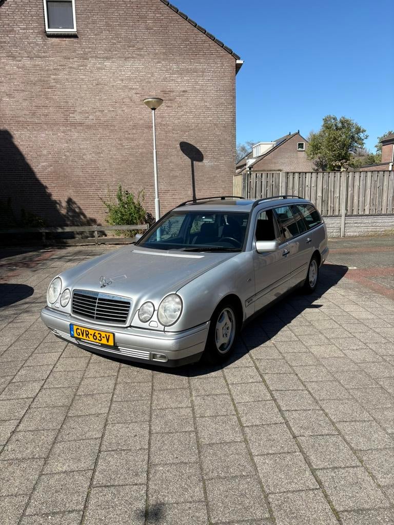 Mercedes-Benz E-klasse 200 combi grijs 1999 110xxx km, Auto's, Mercedes-Benz, Bedrijf, ABS, Airbags, Airconditioning, Alarm, Centrale vergrendeling