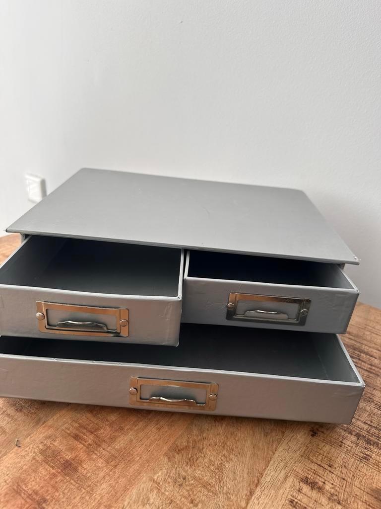 Klein grijs kastje met lades voor knutselspullen, Minder dan 50 cm, Gebruikt, 1 of 2 laden, Ophalen of Verzenden