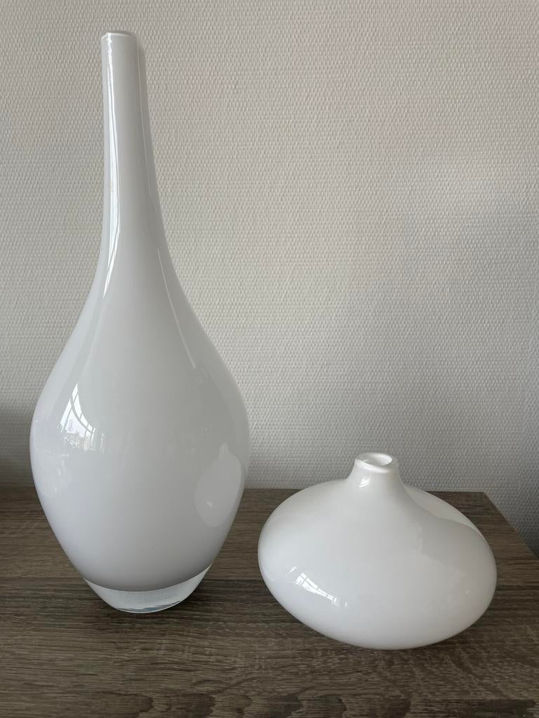 Witte glazen vazen - 32 cm hoog, Wit, Ophalen of Verzenden, Minder dan 50 cm, Glas