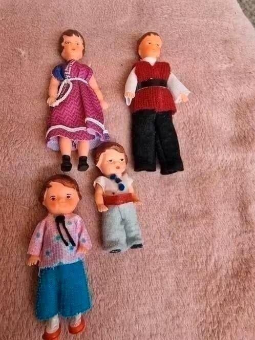poppenhuis miniaturen ari popjes gezin vader moeder en kids, Ophalen of Verzenden, Zo goed als nieuw, Poppenhuis