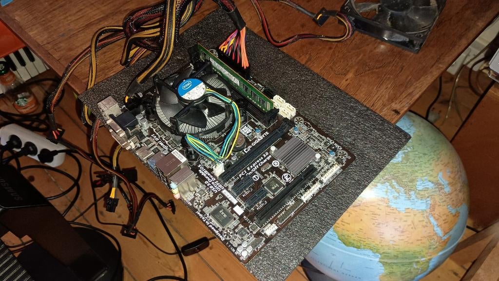 Lga 1150 | i5 4460 + Gigabyte GA-B85M-HD3, Computers en Software, Moederborden, Ophalen, DDR3, Zo goed als nieuw, Micro-ATX