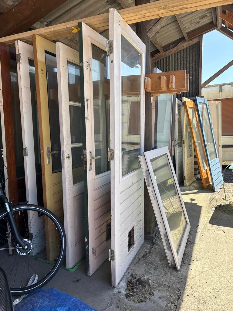 Deuren met kattenluik en dubbel glas - diverse maten, Ophalen, Gebruikt, Hout, Buitendeur