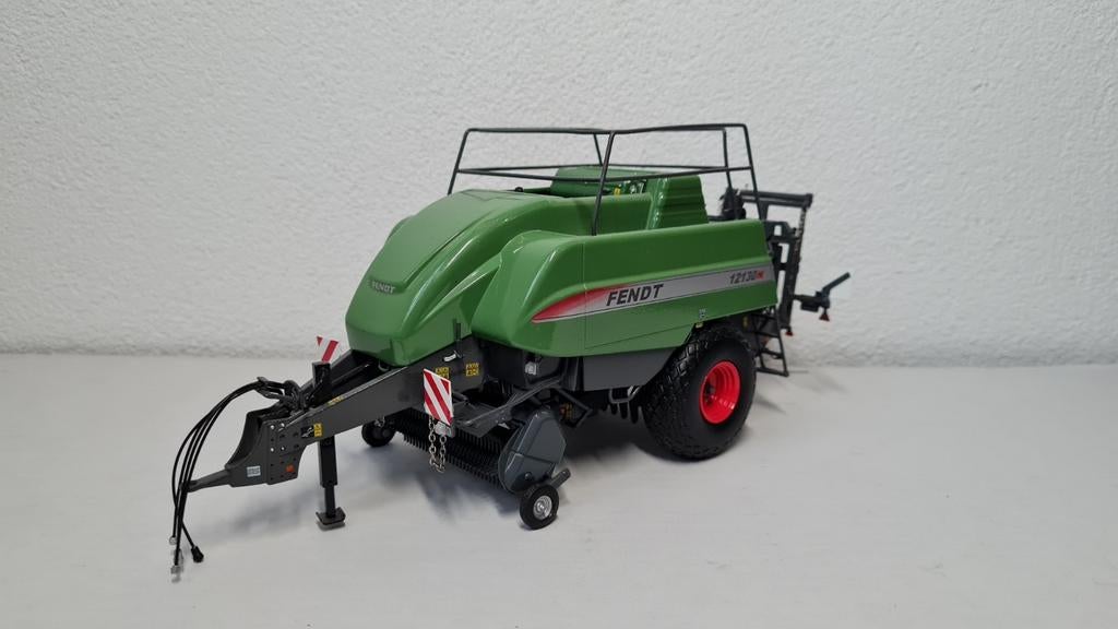 Fendt 12130N Universal Hobbies, ., Tractor of Landbouw, Ophalen of Verzenden, Zo goed als nieuw