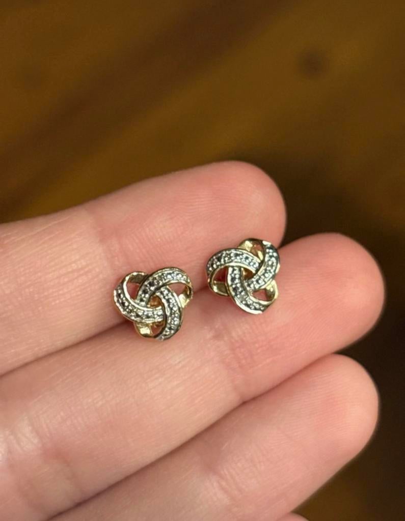 Vintage 9 karaat gouden oorstekers met diamant, Sieraden, Tassen en Uiterlijk, Antieke sieraden, Verzenden, Goud, Oorbellen