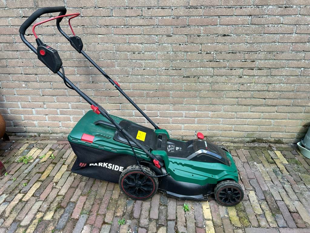 Parkside accu grasmaaier 40V met 2 smart accu’s en lader, Tuin en Terras, Ophalen, Cirkelmaaier, Gebruikt, Accu-grasmaaier