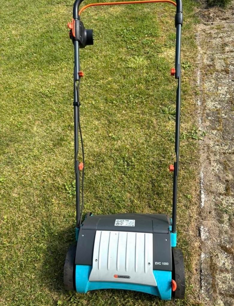 Gardena EVC1000 verticuteermachine TE HUUR, Ophalen, Zo goed als nieuw, Elektrisch