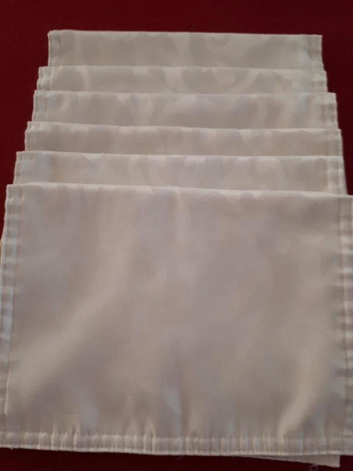 6  zgan cremekleurige satijn glanzende placemats, Huis en Inrichting, Tafelkleden, Zo goed als nieuw, Rechthoek, Ophalen of Verzenden