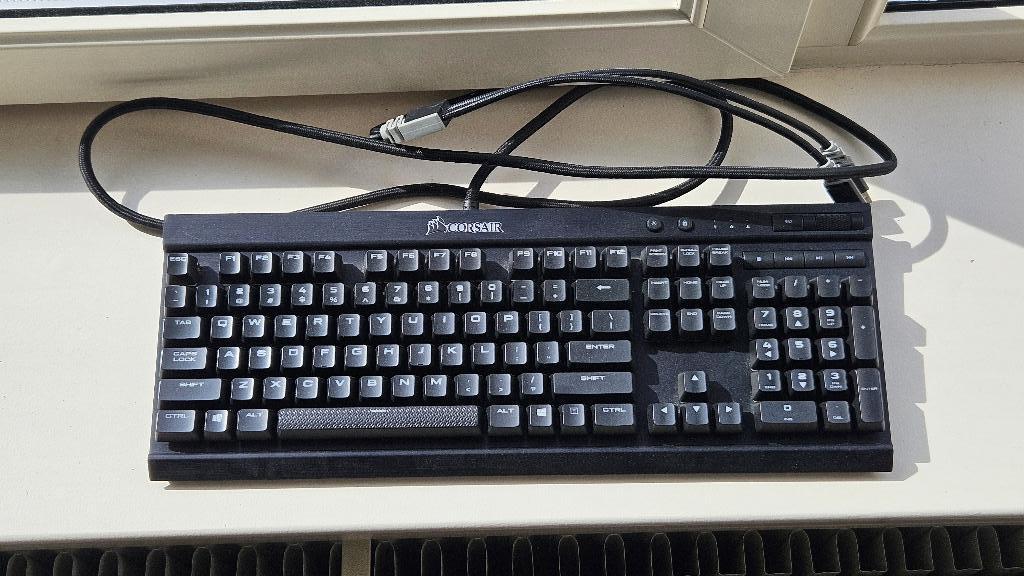 Corsair Vengance K70 mechanisch toetsenbord cherry red, Gebruikt, Ophalen of Verzenden, Qwerty, Gaming toetsenbord