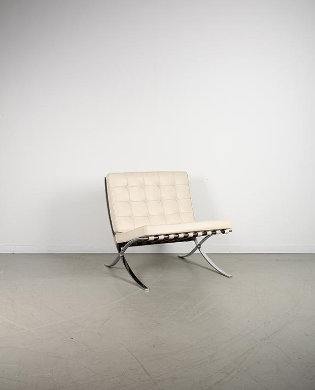 2x Knoll Barcelona Fauteuil Beige Leer - Chroom, Huis en Inrichting, Fauteuils, Zo goed als nieuw, Leer, Metaal, 75 tot 100 cm