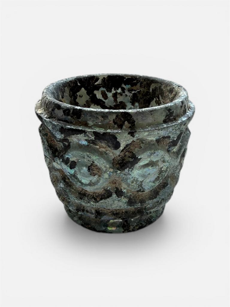 Romeinse glas beker met reliëf - bodemvondst, Ophalen of Verzenden