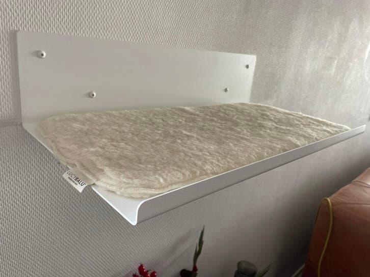 Lucy balu wandplank metaal /kattenligplaats, Dieren en Toebehoren, Ophalen, Zo goed als nieuw