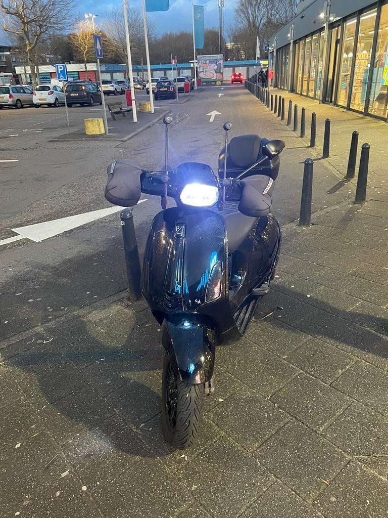 vespa sprint, Fietsen en Brommers, Ophalen, Zo goed als nieuw, Benzine