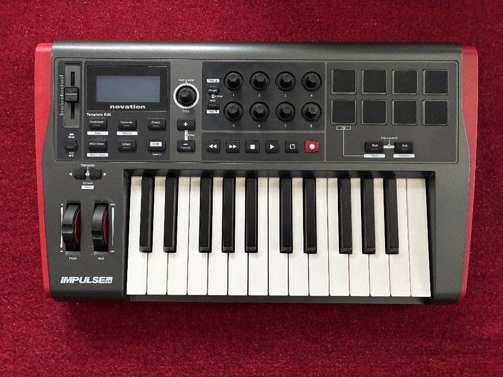 Novation Impulse 25, Muziek en Instrumenten, Midi-apparatuur, Ophalen of Verzenden, Zo goed als nieuw