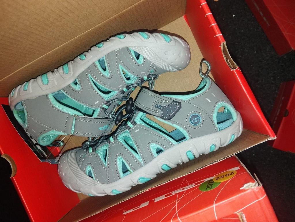 schoenen voor kinder  4€, Kleding | Heren, Schoenen, Ophalen of Verzenden, Nieuw, Overige kleuren