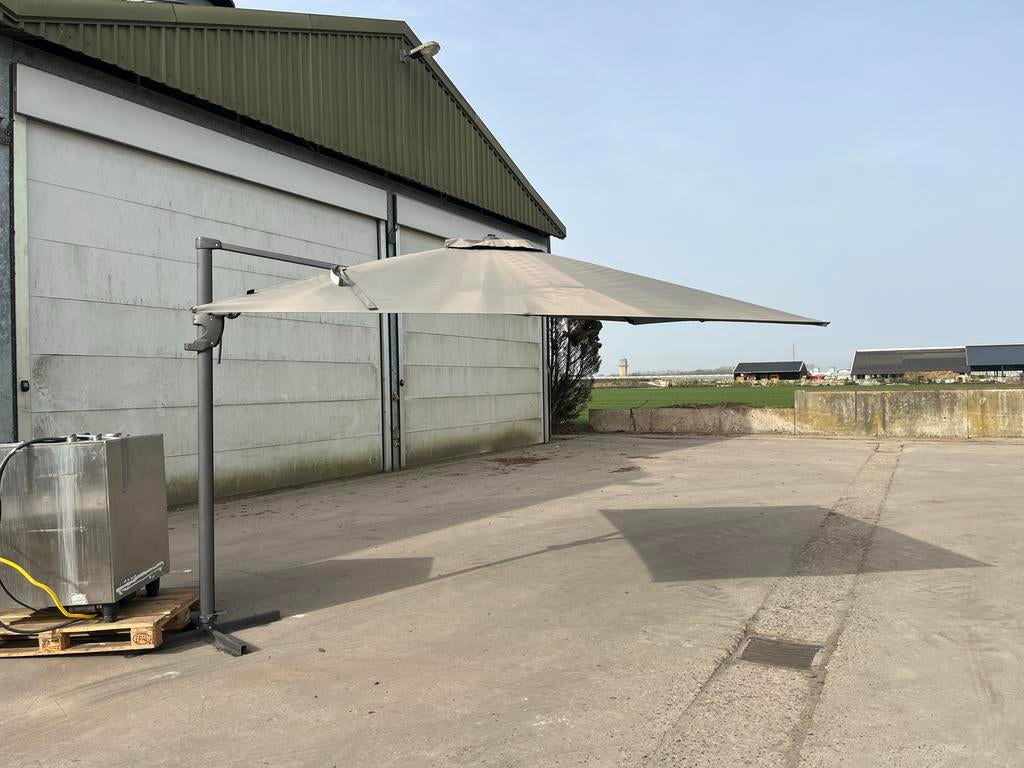 Madison Capri Zweefparasol - Kantelbaar & Roteerbaar, Ophalen, Gebruikt, Kantelbaar, 2 tot 3 meter