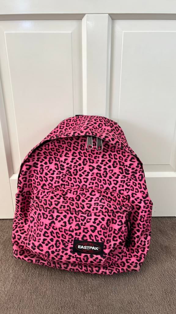 Roze panterprint tas Eastpak, 30 tot 40 cm, Rugtas, Ophalen of Verzenden, Zo goed als nieuw