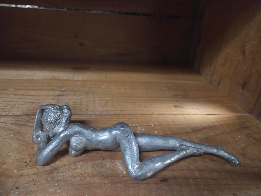 Vintage Liggende Naakte Vrouw Beeldje - Metaal, Ophalen of Verzenden