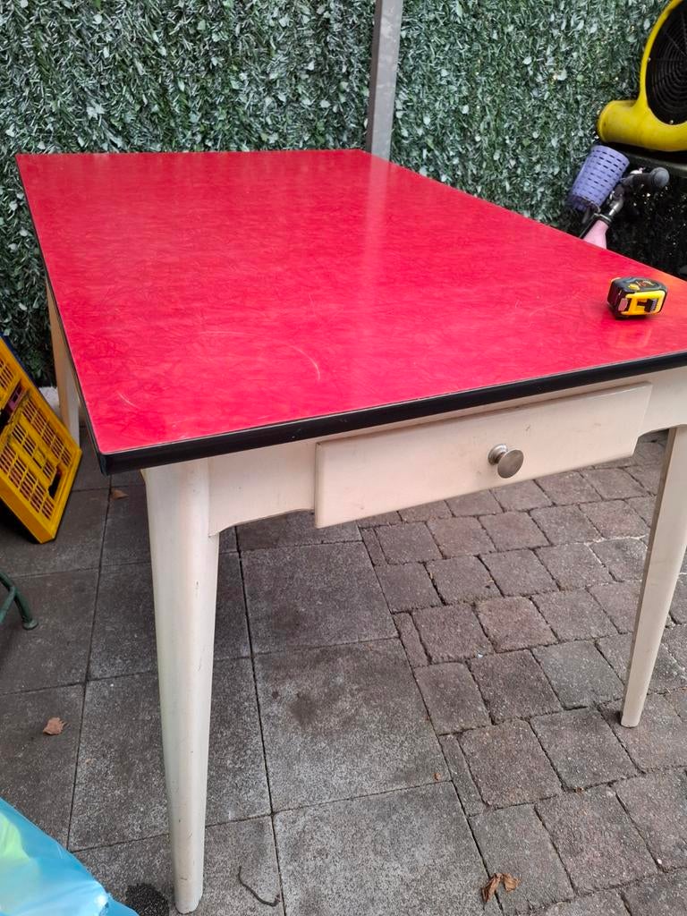 Vintage Keukentafel met Rode Top - Nostalgische Charme, Antiek en Kunst, Ophalen