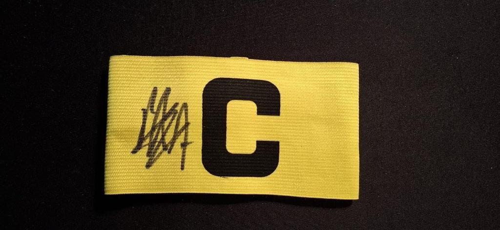 Aanvoerdersband met handtekening; Bram Nuytinck # NEC, Verzamelen, Ophalen of Verzenden, Nieuw, Overige binnenlandse clubs, Shirt