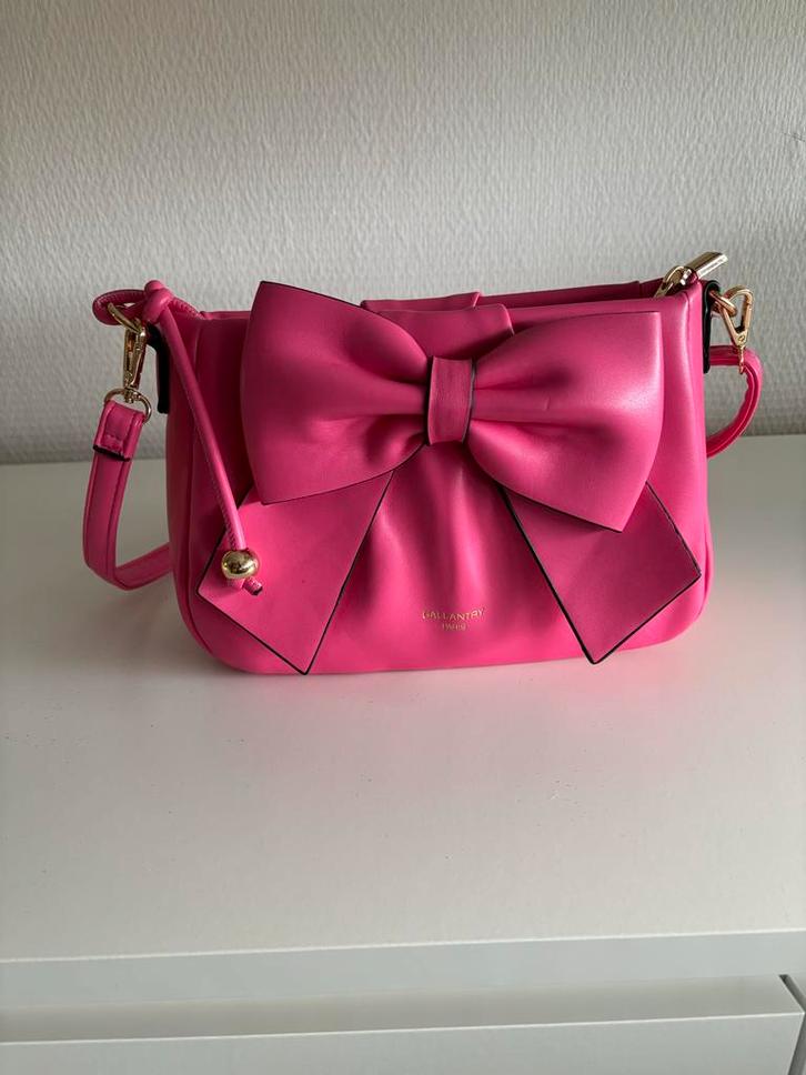 Roze crossbody tas met grote strik - Gallantry Paris, Sieraden, Tassen en Uiterlijk, Tassen | Schoudertassen, Zo goed als nieuw