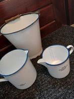 Vintage wit/blauwe geëmailleerde maatkannen en emmer., Antiek en Kunst, Antiek | Emaille, Ophalen