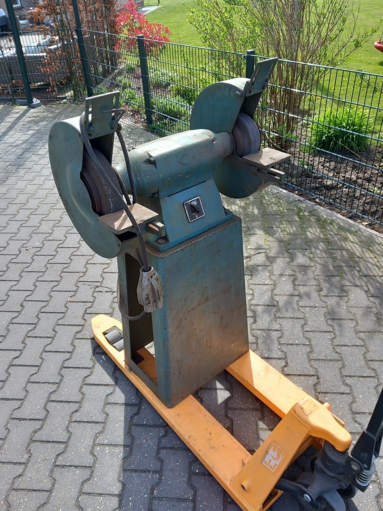 Staande slijpsteen met Voet, Ophalen of Verzenden, Gebruikt, Minder dan 700 watt, Werkbankslijpmachine