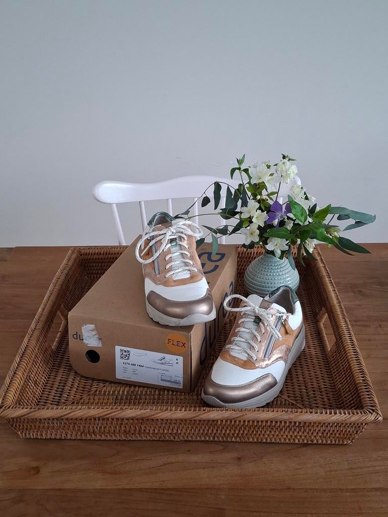 Durea Sneakers Maat 39 - K-Leest/wijdte wit/brons, Kleding | Dames, Schoenen, Durea, Wit, Ophalen of Verzenden, Sneakers of Gympen