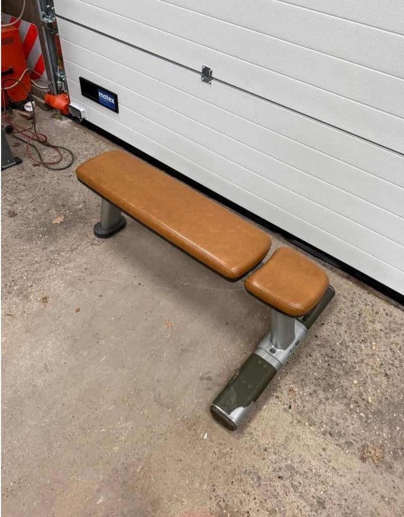 Life Fitness Flat bench / Benchpress / bankje, Ophalen, Benen, Gebruikt, -