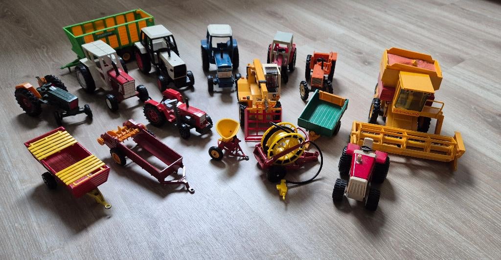 Vintage. Tractortjes en New Holland combine. Jaren ’80., Kinderen en Baby's, Speelgoed | Speelgoedvoertuigen, Ophalen of Verzenden