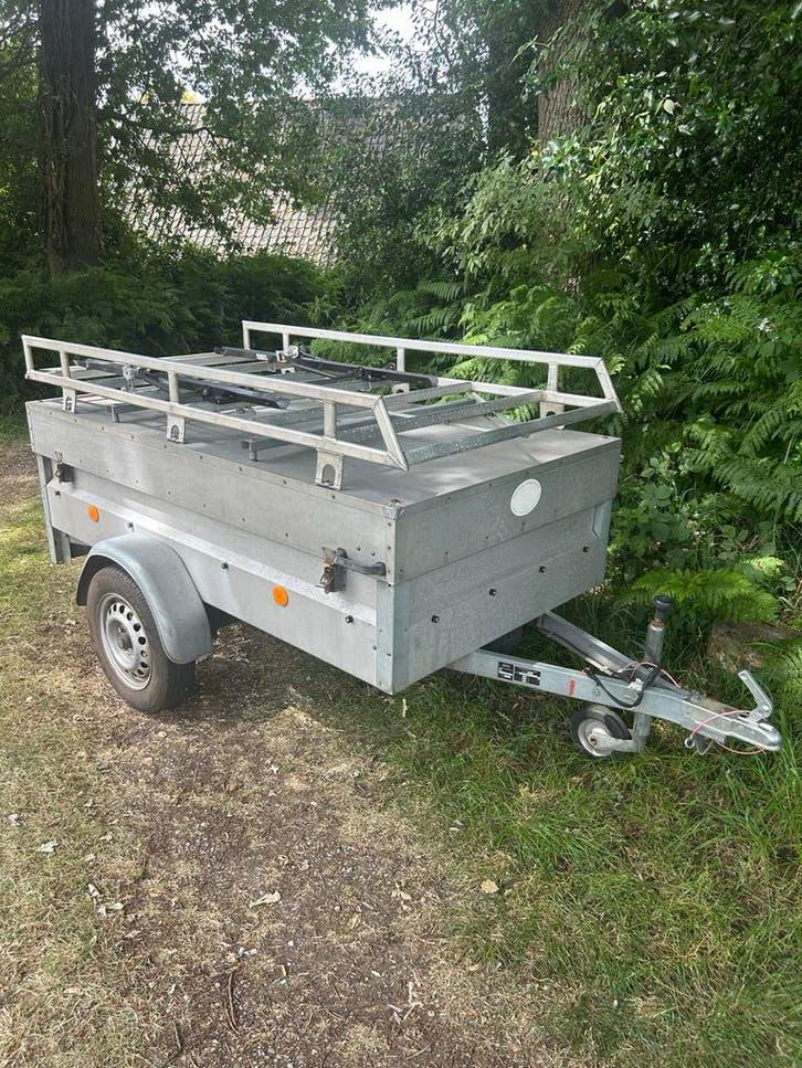 Degelijke vakantie- en bagagekar te huur, Ophalen, Gebruikt