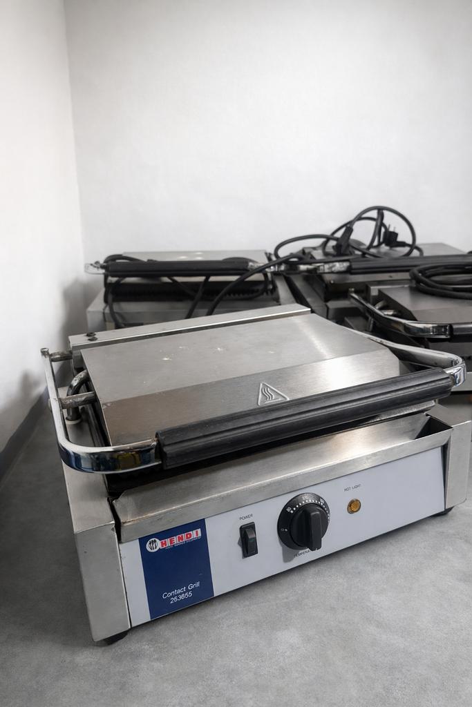 Hendi Contact Grill – Professioneel Tosti/Grill Apparaat, Ophalen, Gebruikt