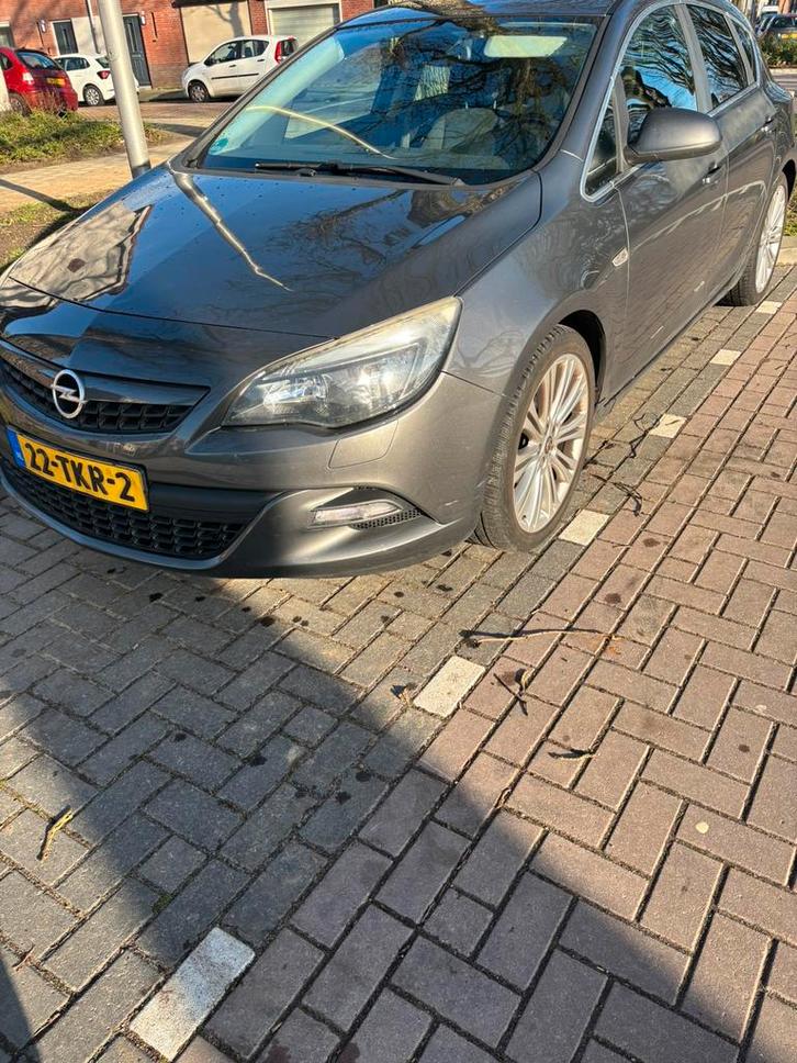 Opel Astra 1.4 Turbo 103KW 5D AUT 2012 Grijs, Auto's, Opel, Astra, Benzine, A, Hatchback, Handgeschakeld, Origineel Nederlands