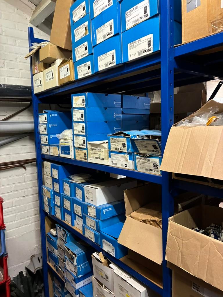 Grote partij busch jaeger creme schakelmateriaal nieuw, ., Nieuw, Ophalen of Verzenden, .