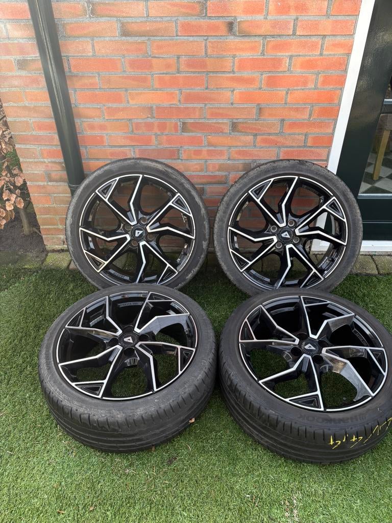 Velgen met zgan zomerbanden, Auto-onderdelen, Banden en Velgen, Ophalen, 18 inch, Banden en Velgen, Zomerbanden